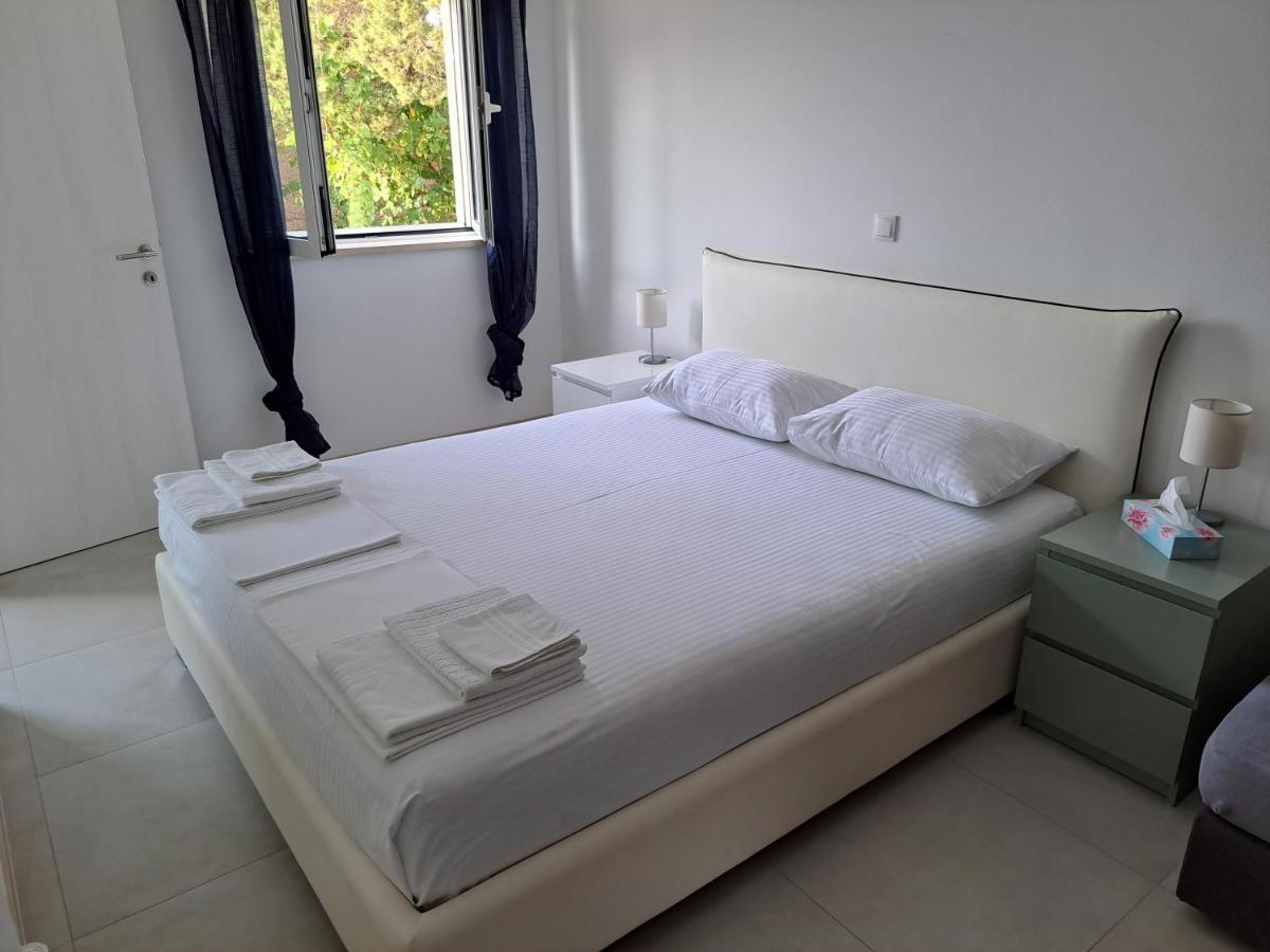 Fig Tree Apartment Povlja  Luaran gambar