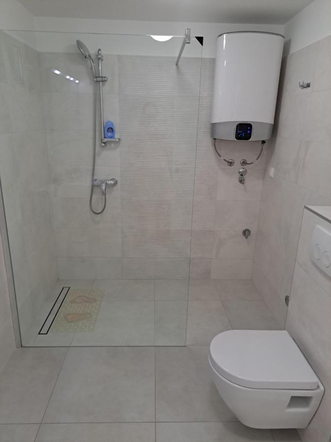 Fig Tree Apartment Povlja  Luaran gambar