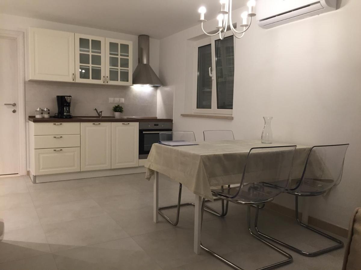 Fig Tree Apartment Povlja  Luaran gambar